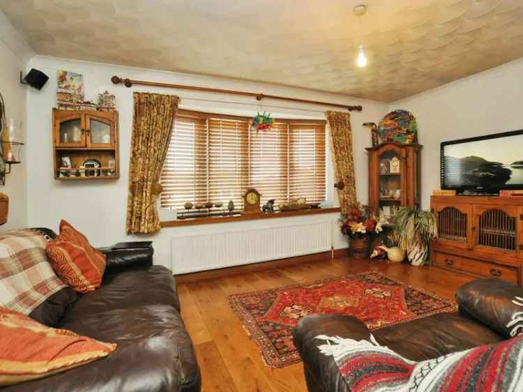 Flat For Sale in Old Hale Way, North Hertfordshire, England