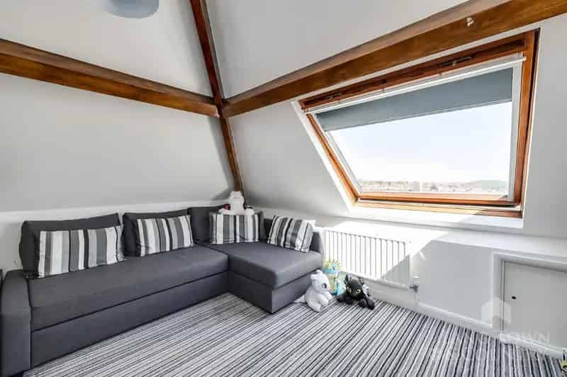 5 bed house for sale