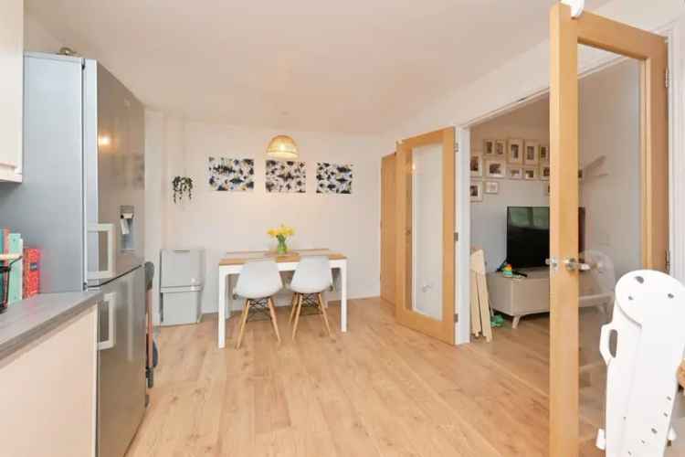 Three Bedroom Mid Terrace House NN4