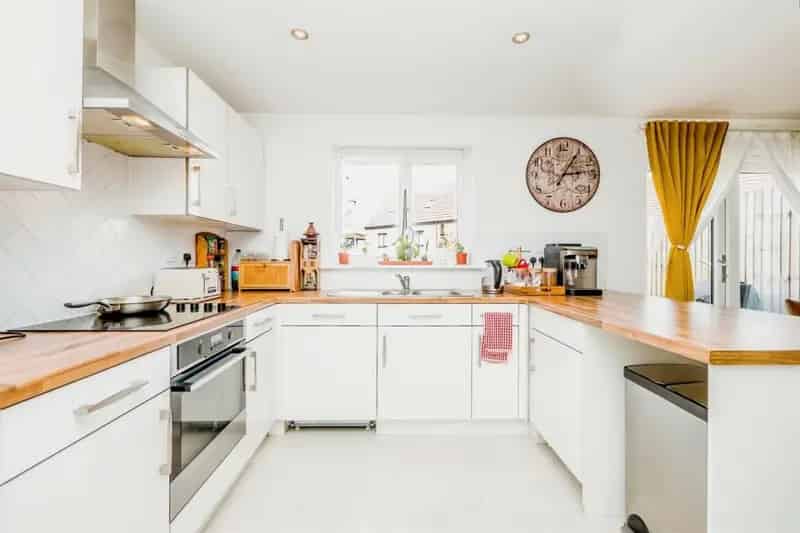 4 Bedroom Detached House Old St Mellons Garage Driveway Garden