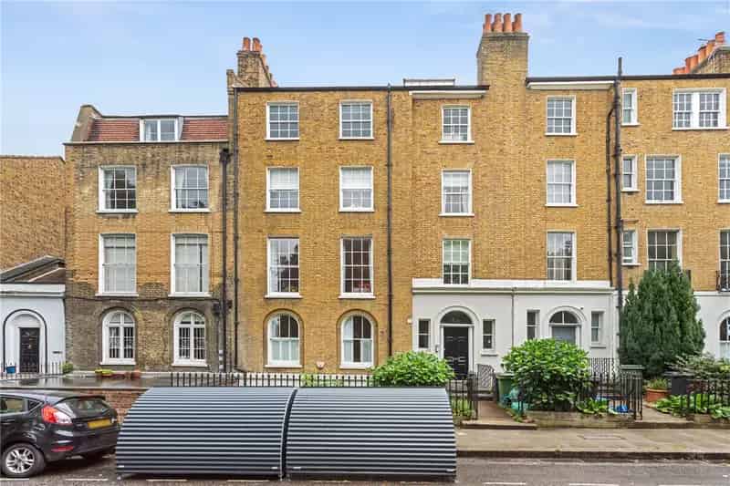 2 Bedroom Period Flat Clapton Square London