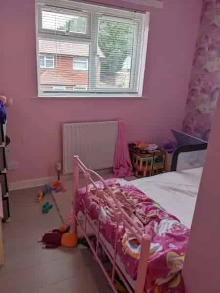 3 Bed House Near School Parkwood Off Road Parking