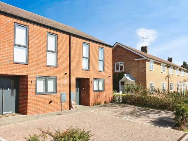 Spacious 2-Bed End-of-Terrace House in Welwyn Garden City