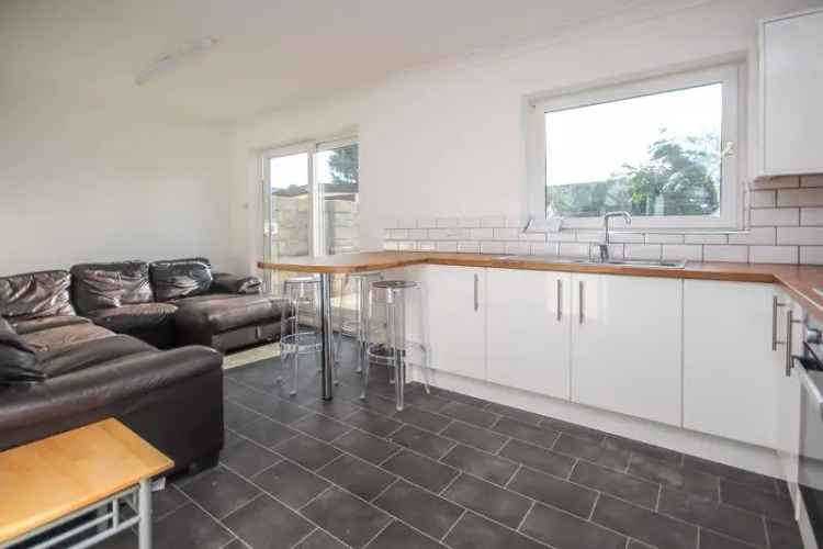 4 Bedroom Detached Student House Near University