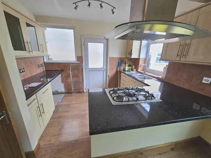 3 Bedroom Semi Detached House Available Now