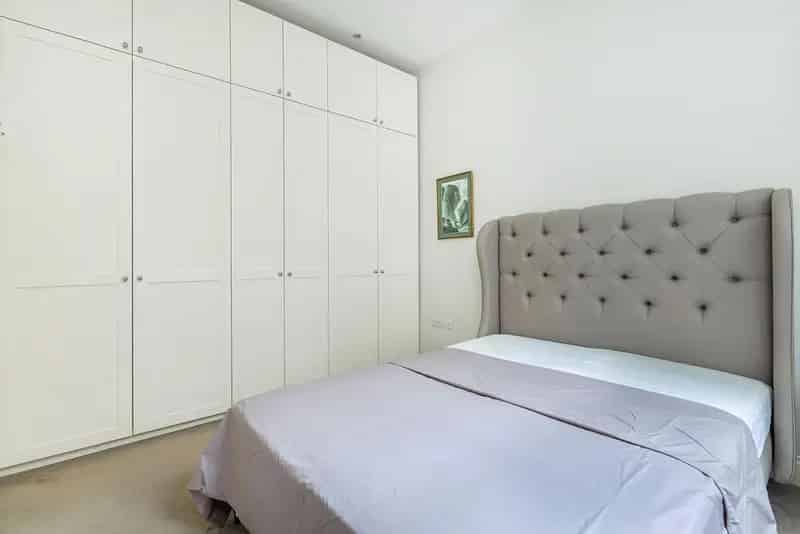 2 Bedroom Ground Floor Flat for Sale in Stucco Fronted Period Building