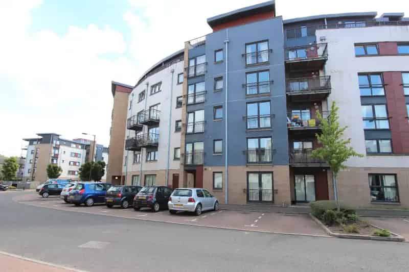 2 Bedroom Furnished Flat to Rent - Available August 15th