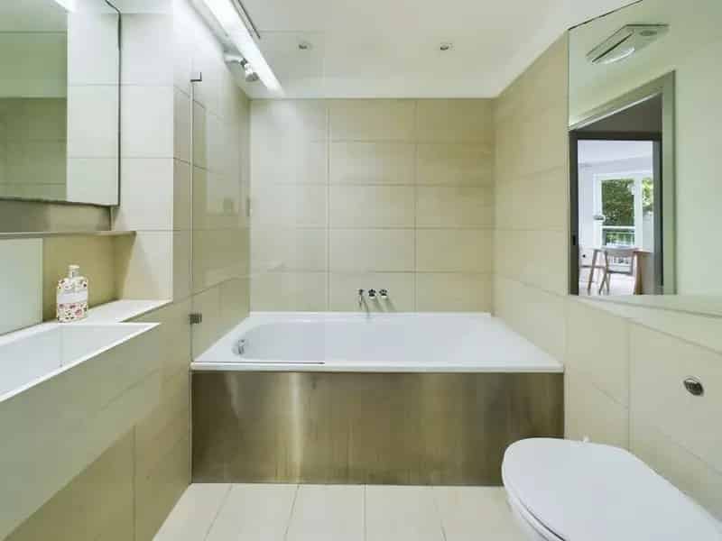 2 Bedroom Flat for Sale near Canary Wharf