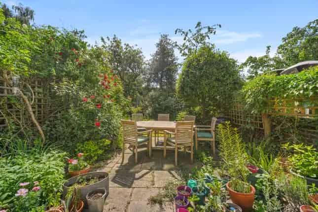 Victorian Family House for Sale in London E5
