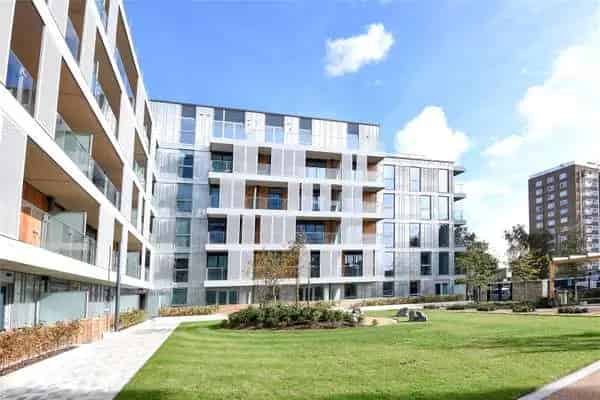 Modern 2-Bedroom Apartment in Queens Park Place London