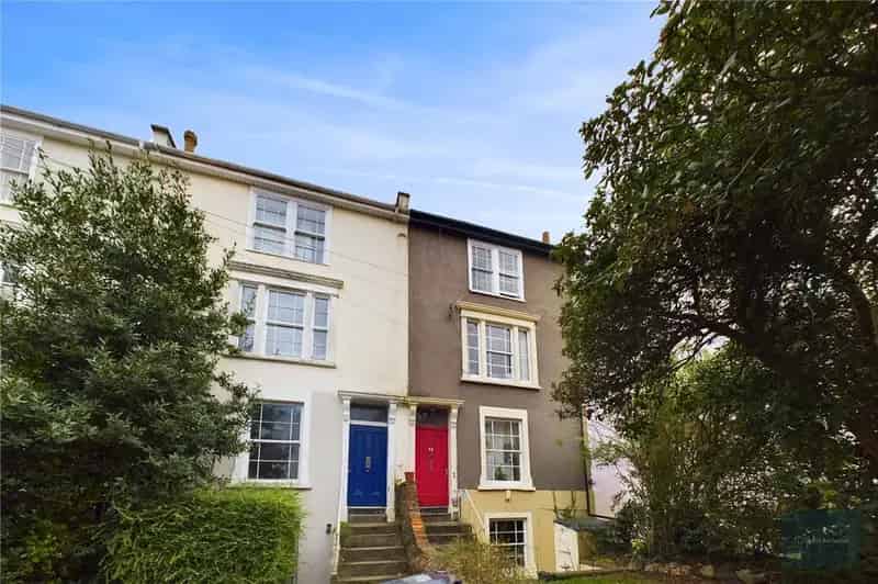 4 Bedroom Apartment to Rent