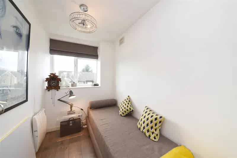 2 Bedroom Apartment House to Rent July 7th