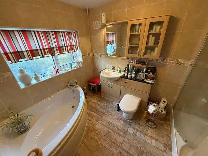 3 Bed Semi-Detached House for Sale