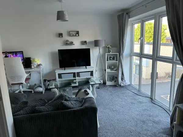 Flat For Rent in Canterbury, England