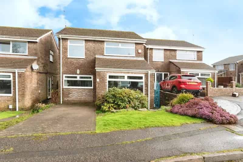 4 Bedroom Detached House in Old St Mellons