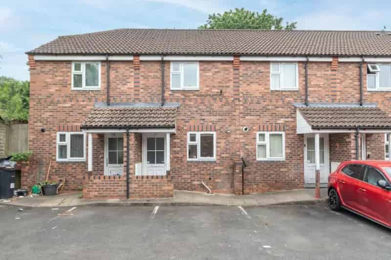 2 bedroom terraced house for sale