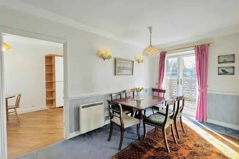 2 Bedroom Retirement Apartment with Roof Terrace and Parking