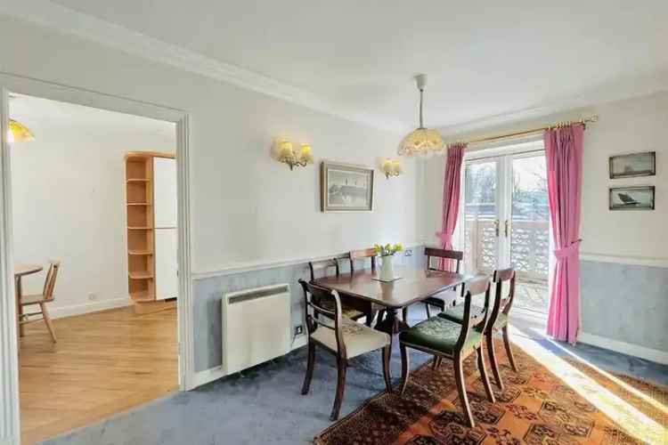 2 Bedroom Retirement Apartment with Roof Terrace and Parking