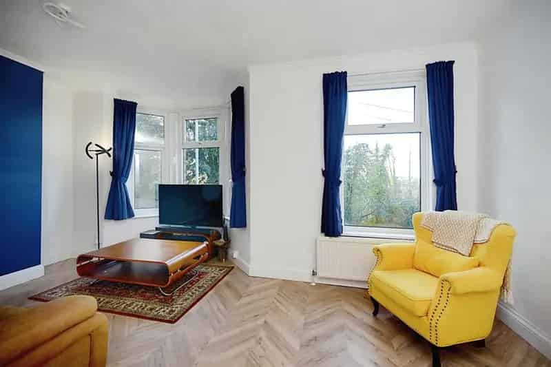 2 Bedroom Flat to Let - Spacious & Well-Presented