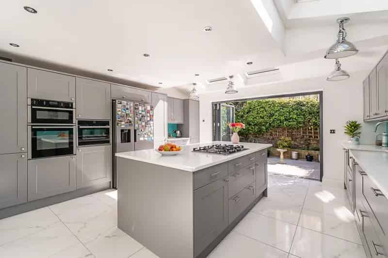 5 Bedroom End of Terrace House for Sale Near Clapham and Brixton