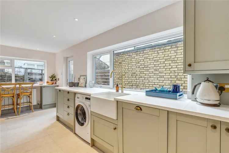 4 bedroom house in London