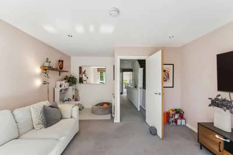 Three Bedroom Townhouse with Roof Terrace and Southerly Views