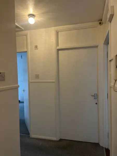 Flat For Rent in Ashfield, England