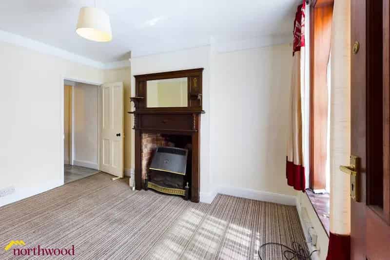 Three Double Bedroom Townhouse Freehold Two Reception Rooms Garden