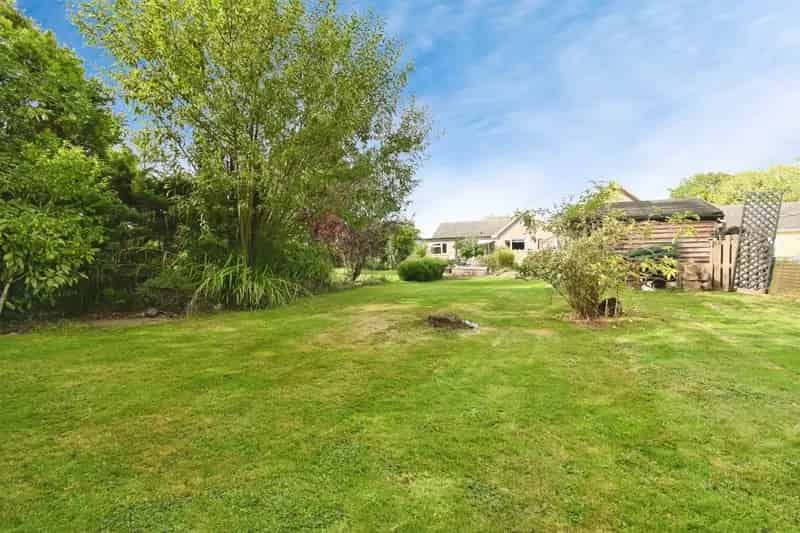 4 Bedroom Family Home with Garden and Garage