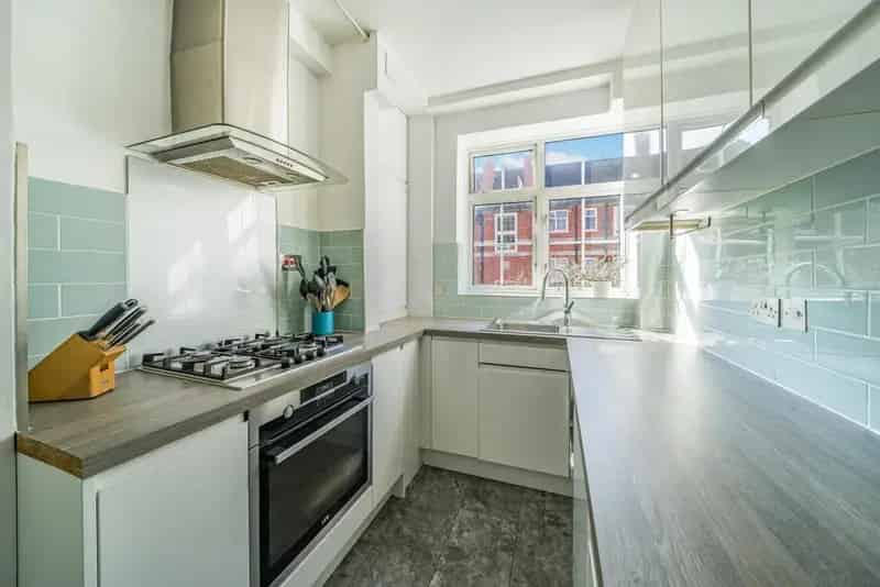 One Bedroom Apartment in Period Mansion Development