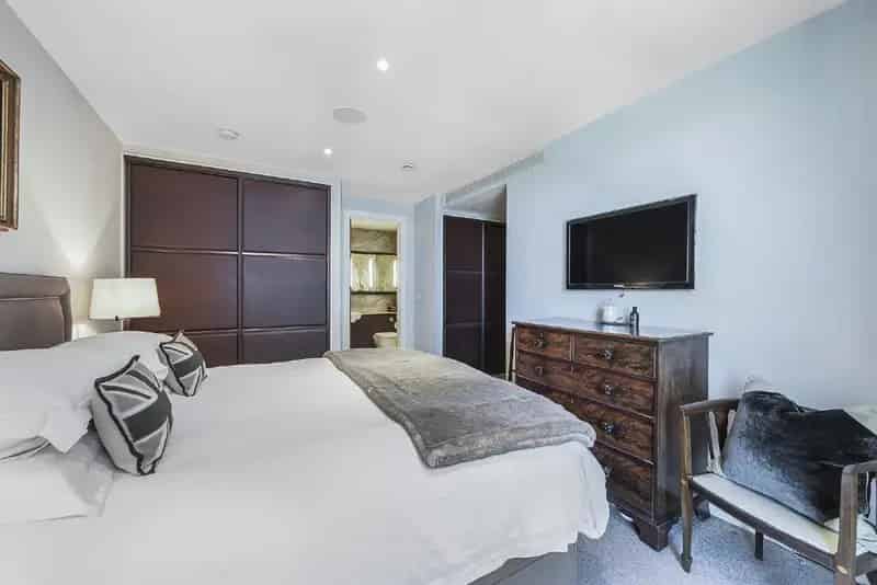 Flat For Sale , London, England