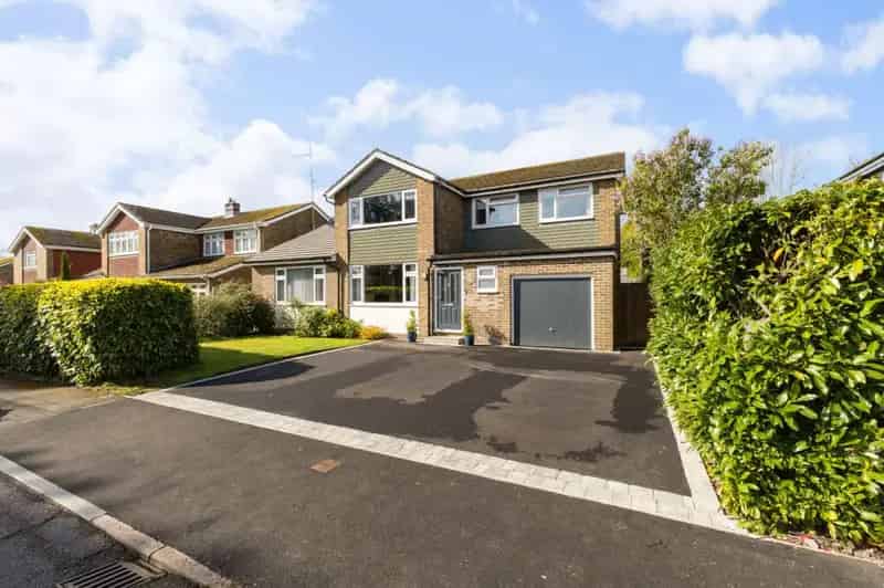 5 Bedroom Detached House for Sale in Holybourne