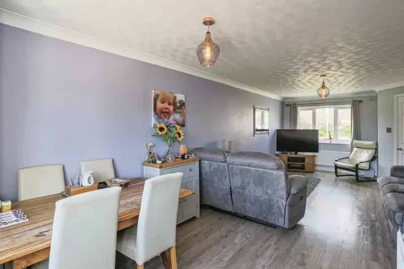 4 Bed Detached House with En-Suite, Gardens, Garage and Driveway