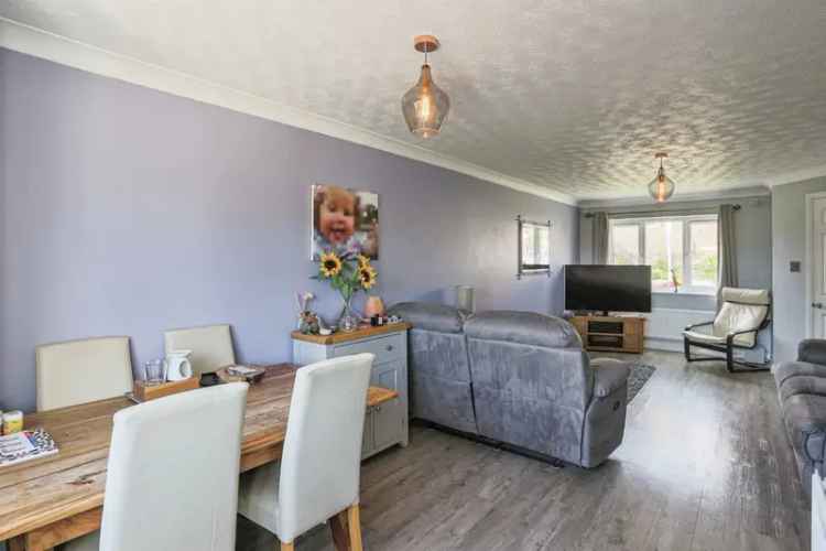 4 Bed Detached House with En-Suite, Gardens, Garage and Driveway