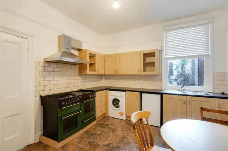 3 Bedroom Flat Near Gloucester Road City Centre