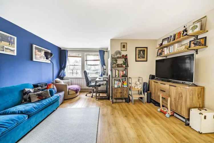 Flat For Sale in London, England