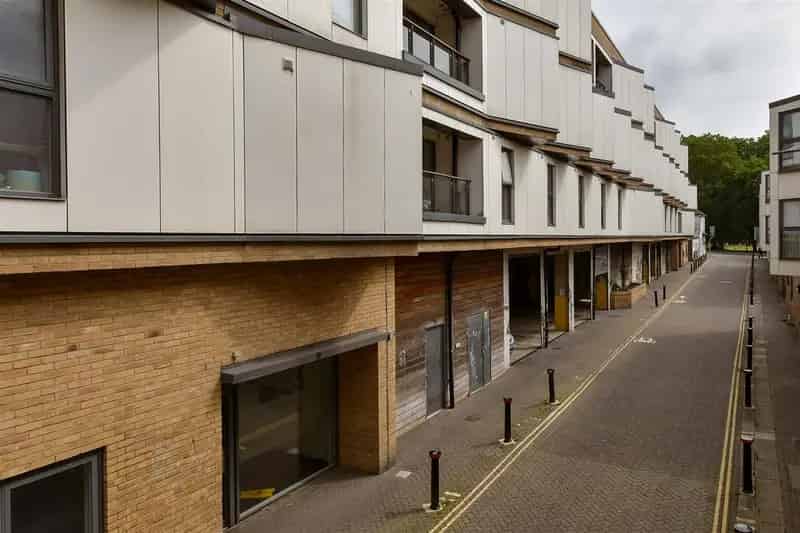 2 Bedroom Duplex Apartment near Brighton Station