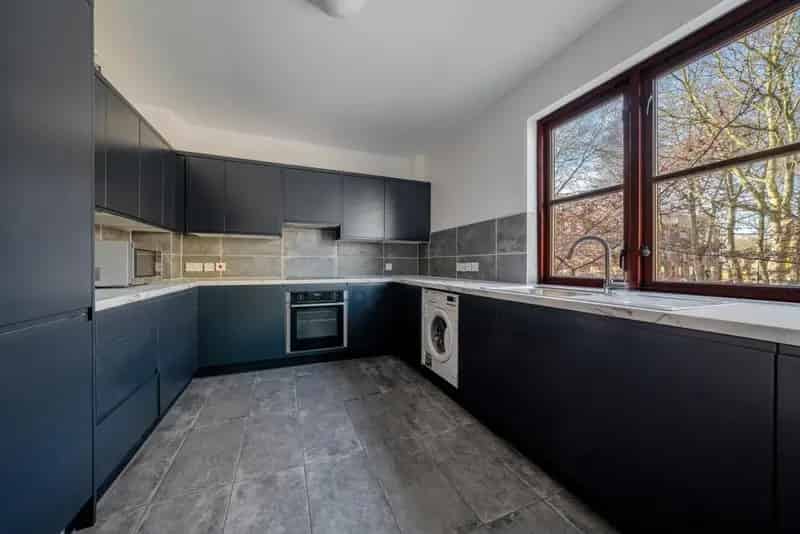 3 Bedroom Townhouse near River Thames South Dock Marina No Onward Chain