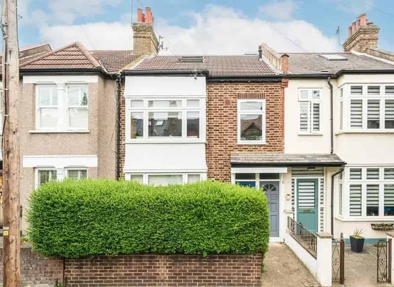 2-Bed 2-Bath Split Level Maisonette - No Onward Chain