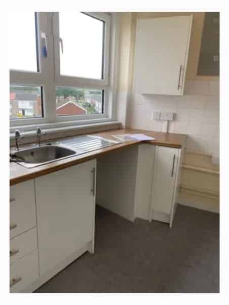 Studio Flat 3rd Floor Big Kitchen Bathroom Near Shops