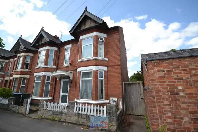 4 Bedroom End of Terrace House to Rent