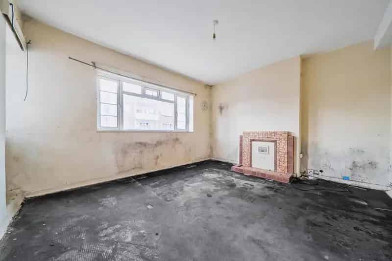 Two Bedroom Flat Near Mainline Stations Telegraph Hill Park