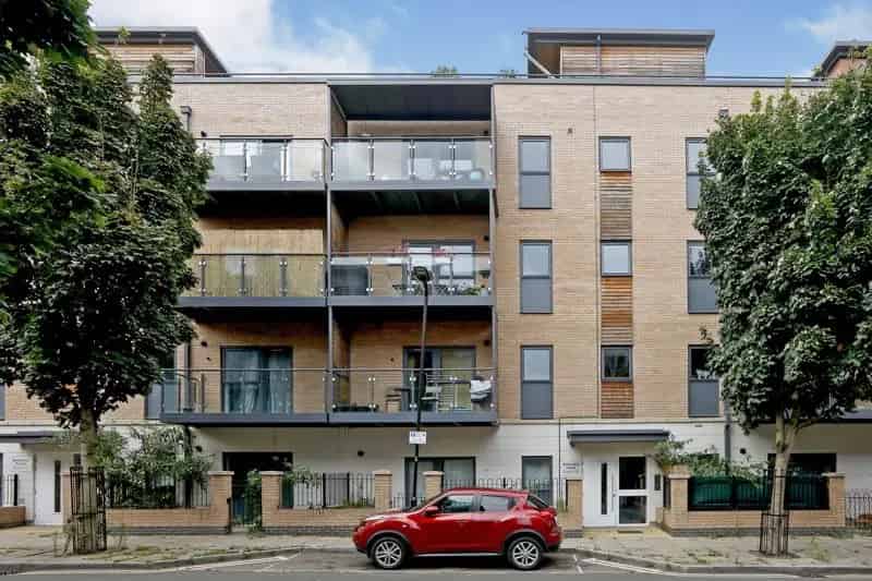 2 Bedroom Apartment Near River Lea Clapton