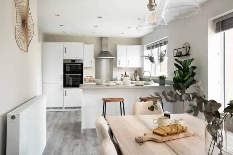 4 Bedroom Detached House for Sale Near Amenities