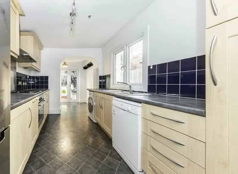 Three Double Bedroom House Shaftesbury Estate 1110 Sq Ft