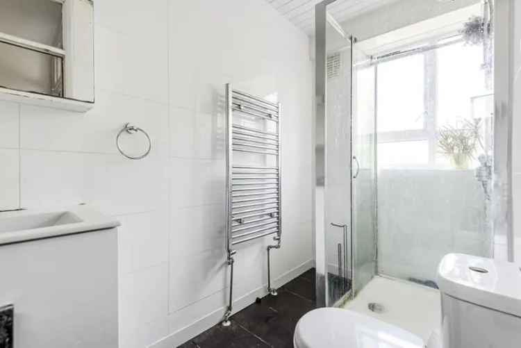 Four Bedroom Flat Southfields - Near District Line