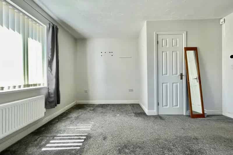 3 Bed House with Studio Close to Amenities