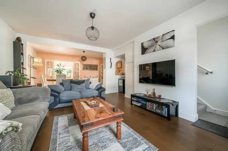 4 Double Bedroom House with Garage and West-Facing Garden