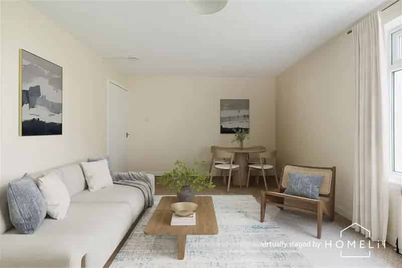 2 Bed Flat - Maisonette with 1 Reception Room