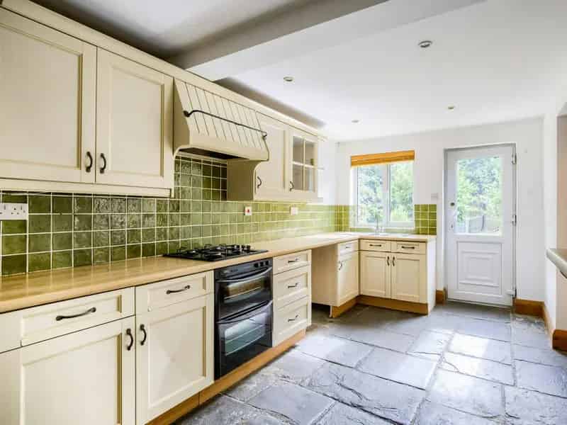 Family Home Near Town Centre Station Schools and College